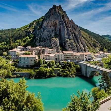 Tour De Babel Leilighet Sisteron Eksteriør bilde